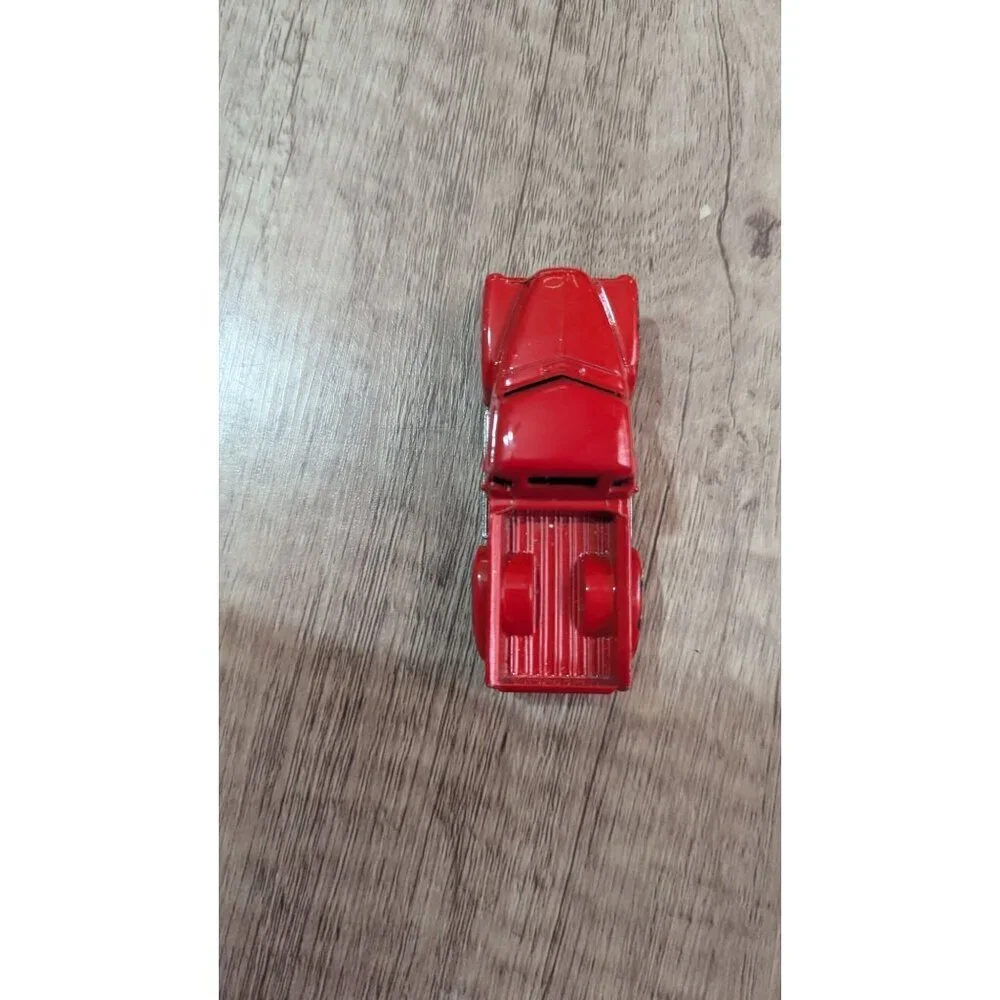Red Hot Wheels Metal‎ Die-Cast Pickup Truck Toy With Flame Decals 2005 2014 3: